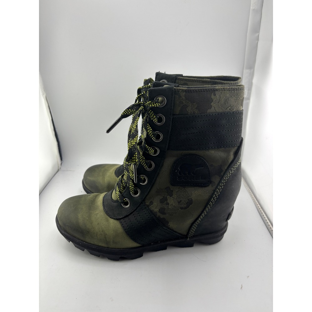 Sorel Lexie Wedge Boots Dark Moss Camo Green Black NL3043-371 Womens 7